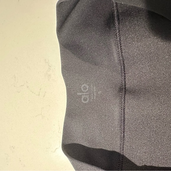 ALO Yoga Women’s Midnight Black Leggings - Picture 3 of 6